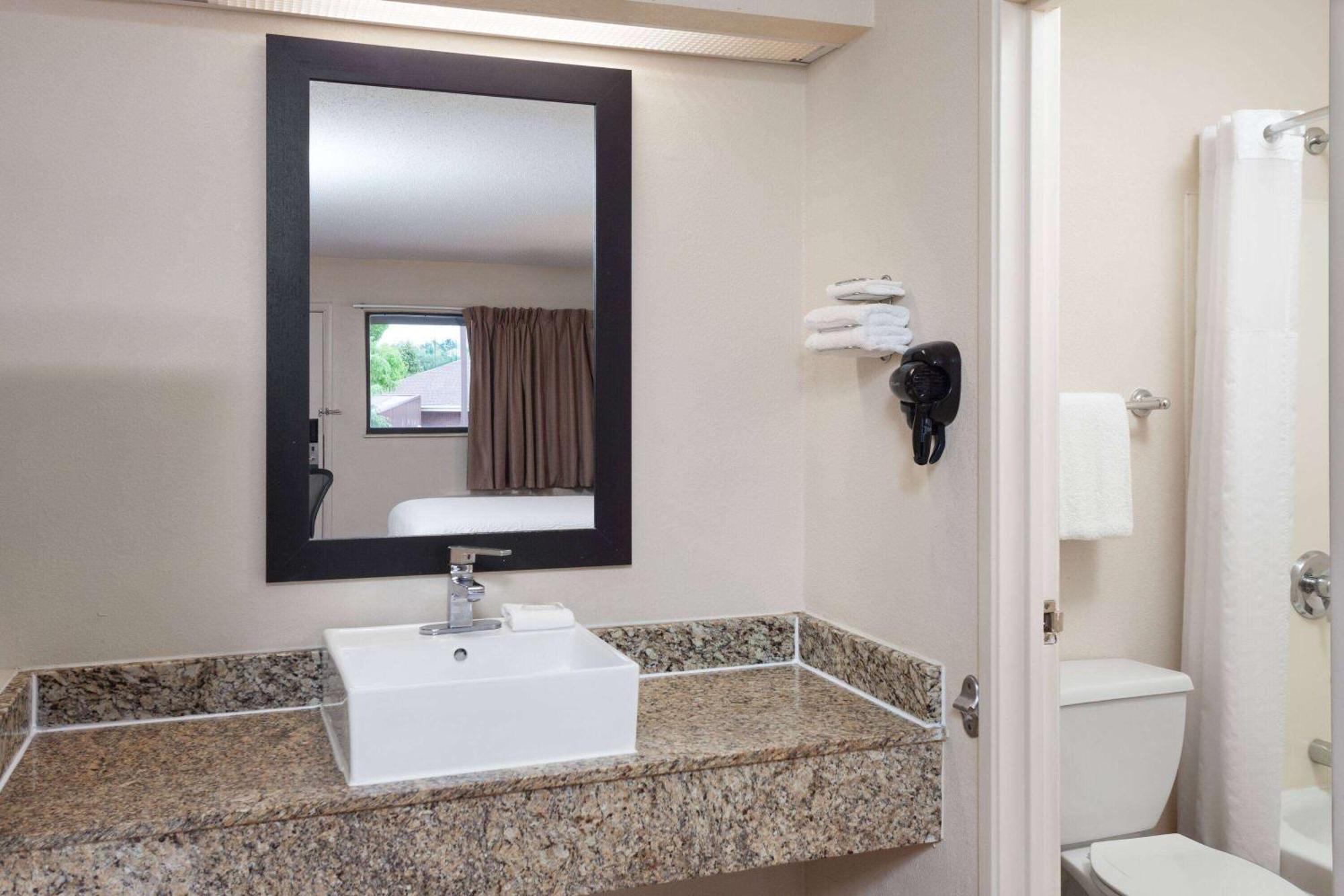 Travelodge By Wyndham Peoria Eksteriør bilde