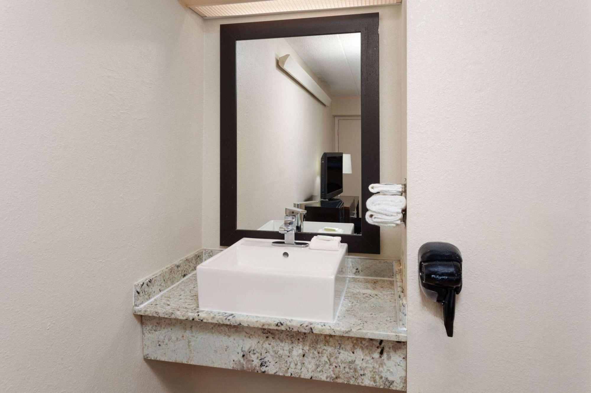 Travelodge By Wyndham Peoria Eksteriør bilde